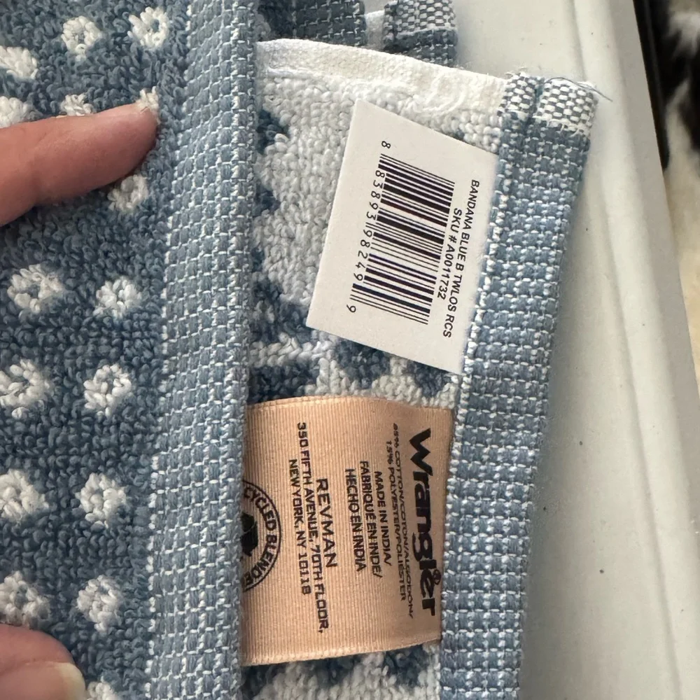Wrangler light Blue flower bandana patterned towels and bath mat set - NWT - Picture 7 of 13